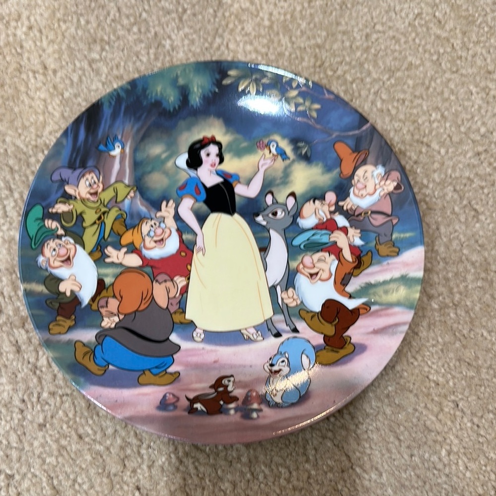 Snow White and the Seven Dwarfs Decorative Plate NWOT